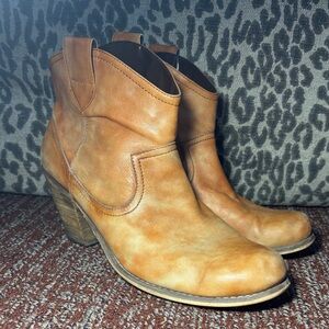 Steve Madden Tan Leather Ankle Boots